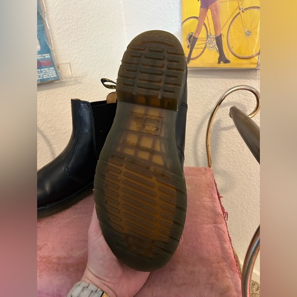 COPY - Doc Marten 2976 LEATHER CHELSEA BOOTS - women’s 7 and men’s 6 - Picture 5 of 8